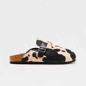 SOLD- BRAND NEW- BUCKLE COW PRINT SLIDES